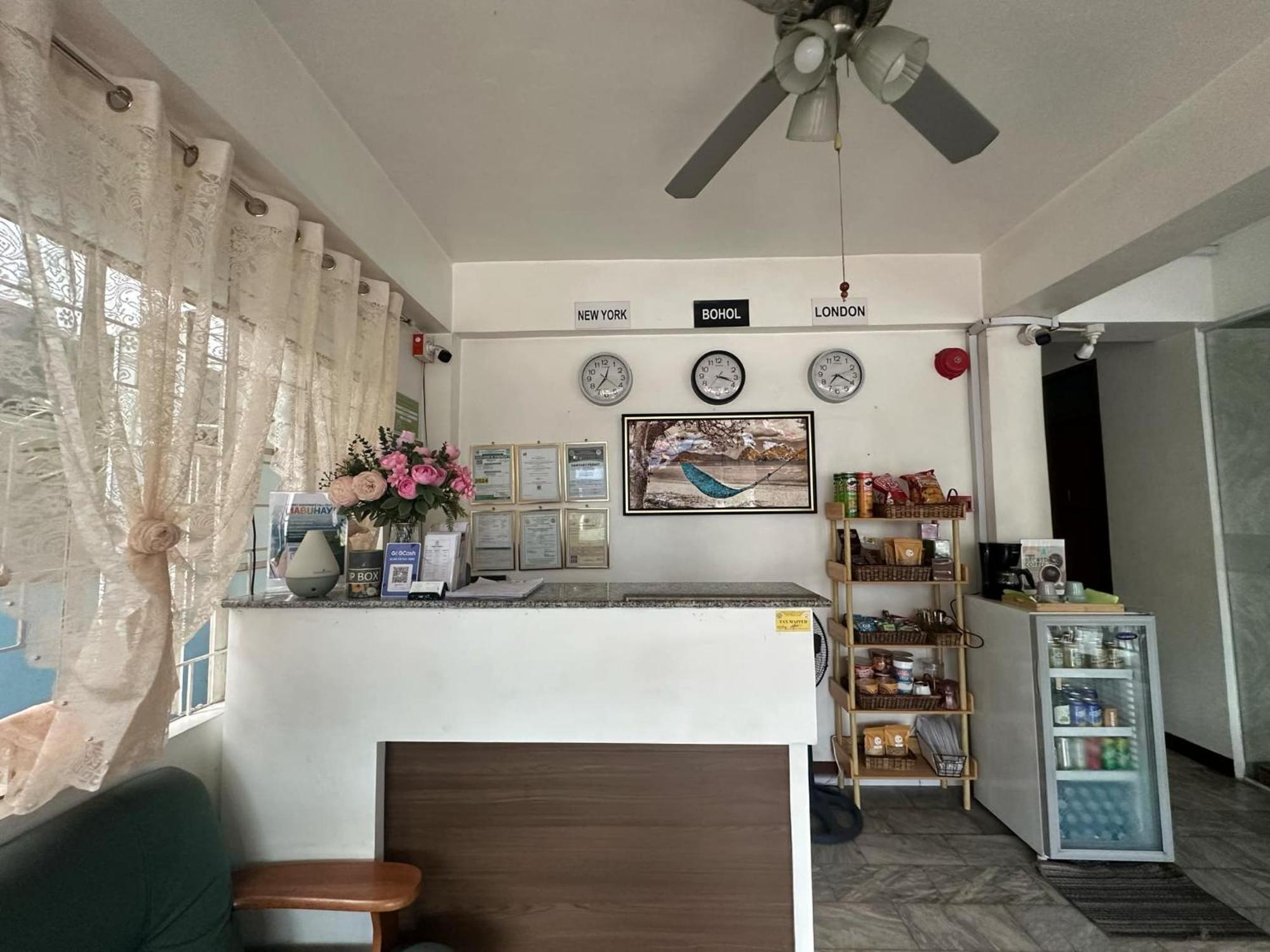 טאגבילראן סיטי Brielles Travellers Inn מראה חיצוני תמונה