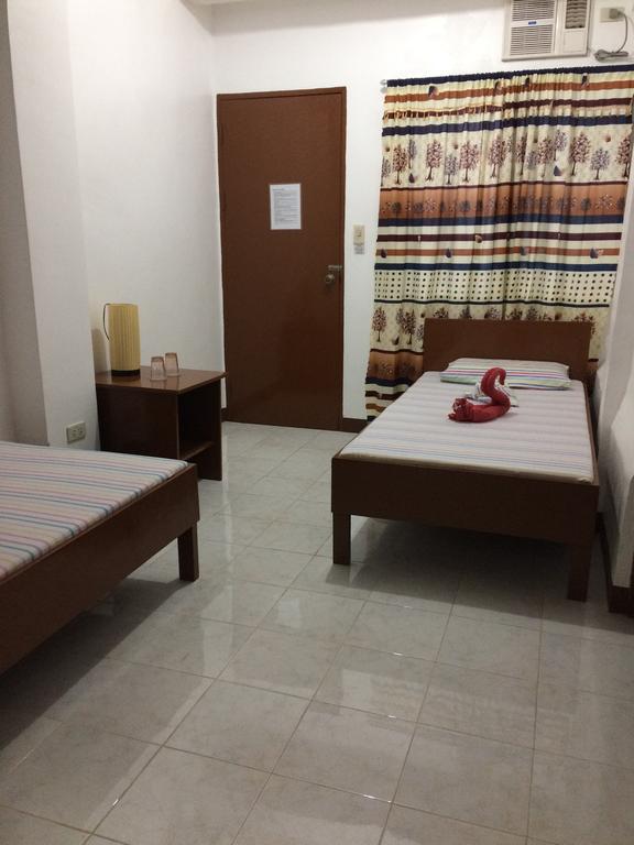 טאגבילראן סיטי Brielles Travellers Inn מראה חיצוני תמונה
